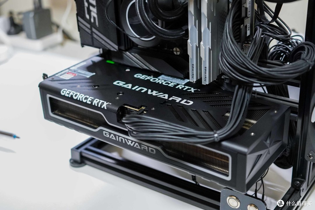 划时代DLSS技术加成丨首发耕升RTX5080炫光OC显卡拆解超频测试