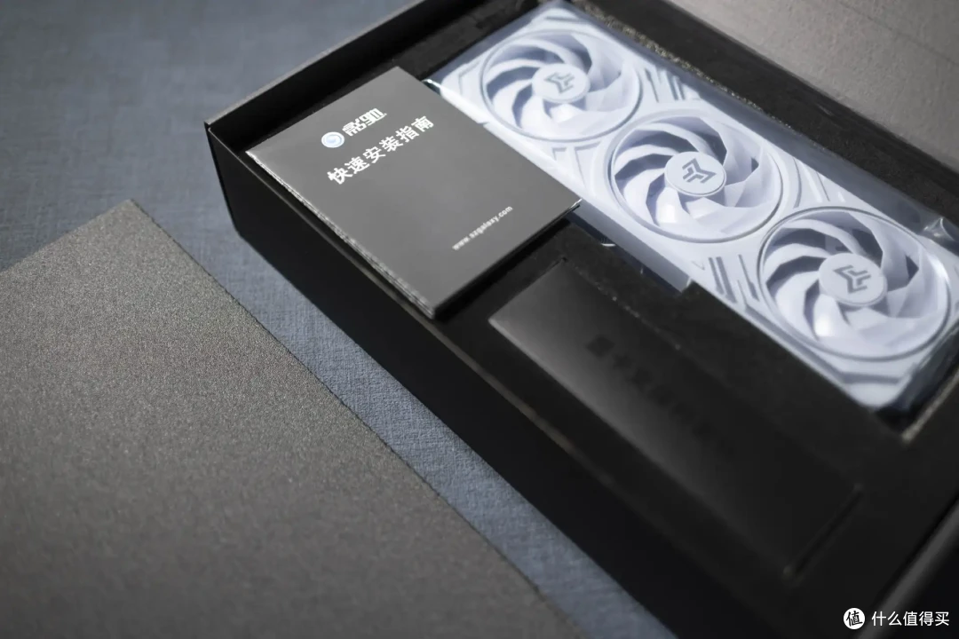 2PCI厚度,硬朗风格,影驰RTX5080金属大师白金版开箱评测