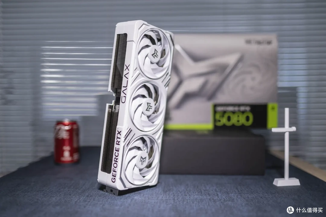 2PCI厚度,硬朗风格,影驰RTX5080金属大师白金版开箱评测