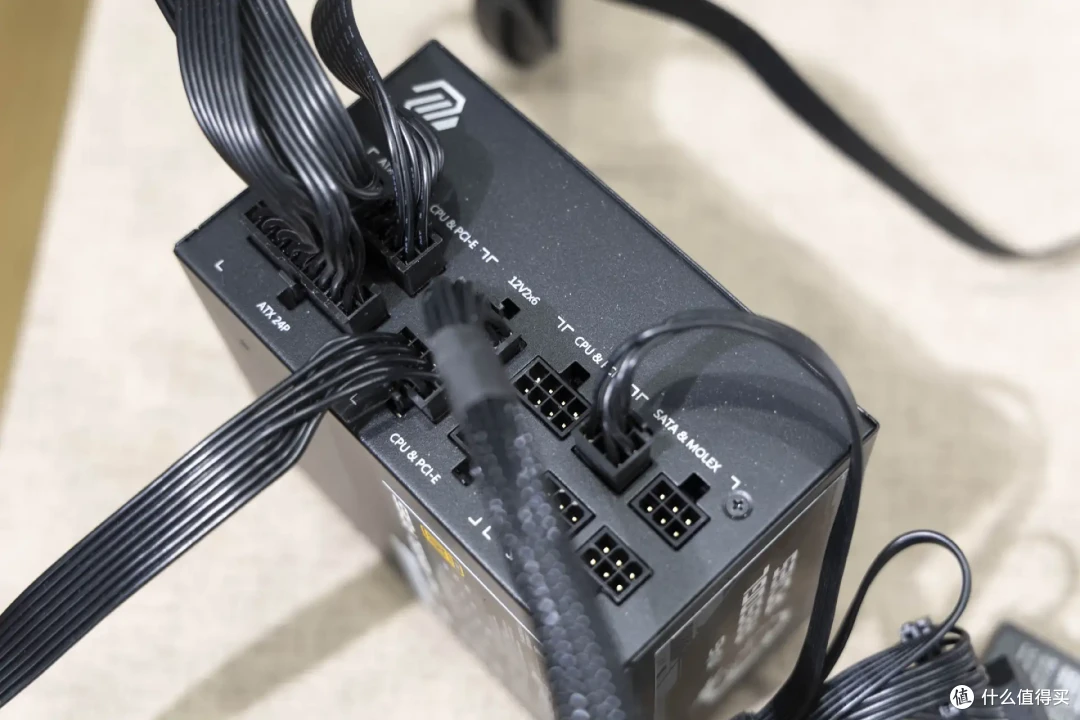 2PCI厚度,硬朗风格,影驰RTX5080金属大师白金版开箱评测