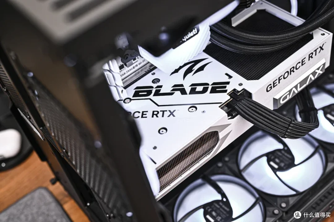 畅玩游戏“刃”我行——影驰 Geforce RTX 5080 圣刃开箱简测