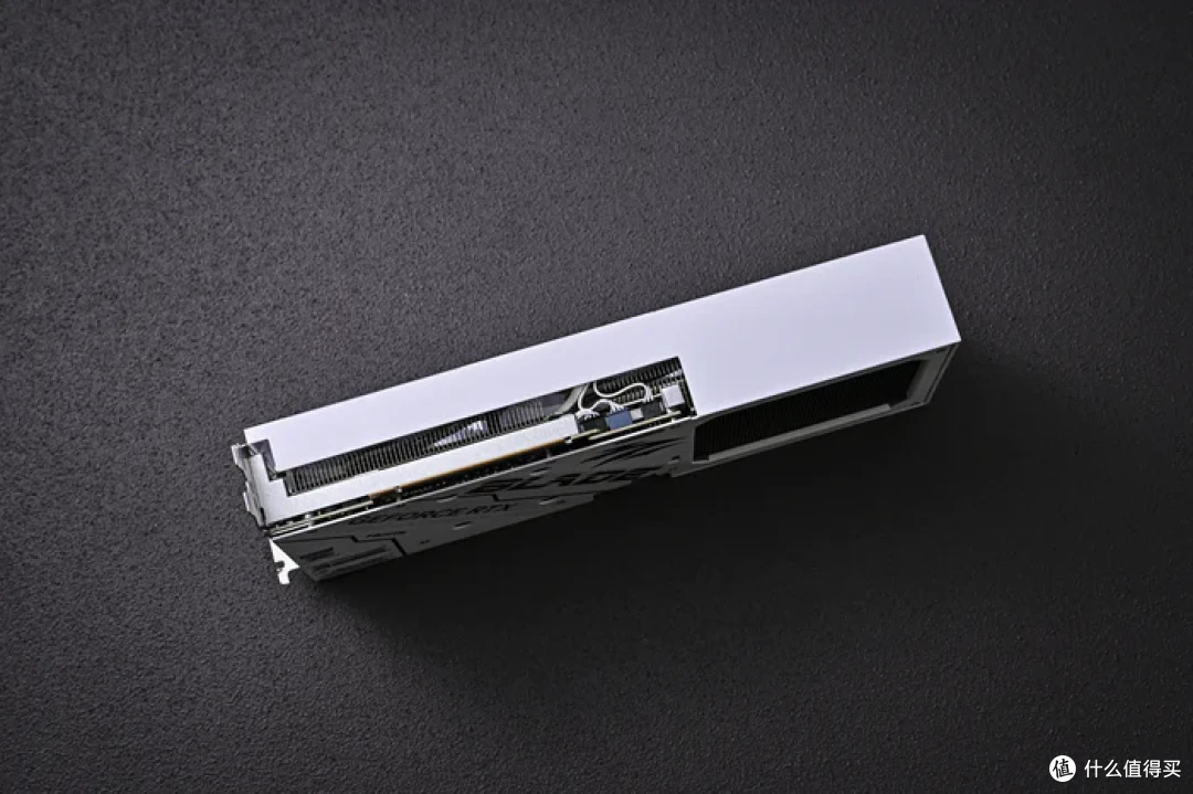 畅玩游戏“刃”我行——影驰 Geforce RTX 5080 圣刃开箱简测