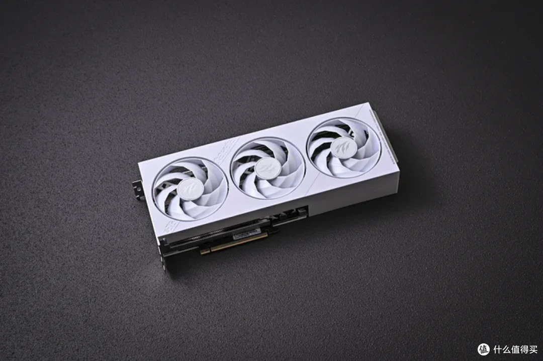 畅玩游戏“刃”我行——影驰 Geforce RTX 5080 圣刃开箱简测