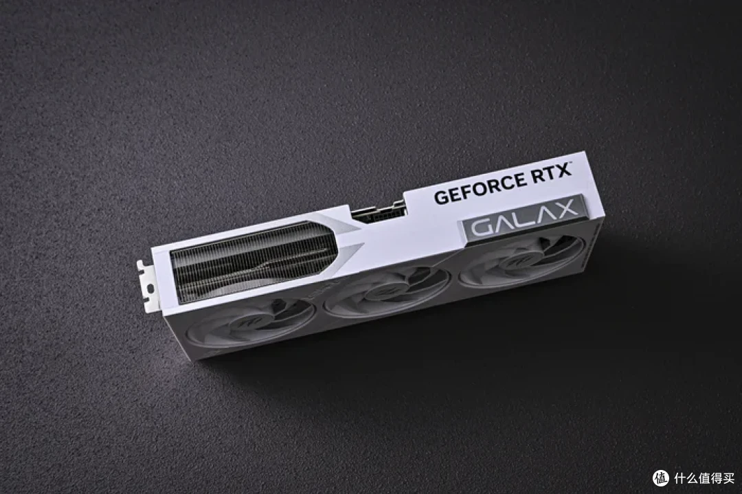 畅玩游戏“刃”我行——影驰 Geforce RTX 5080 圣刃开箱简测