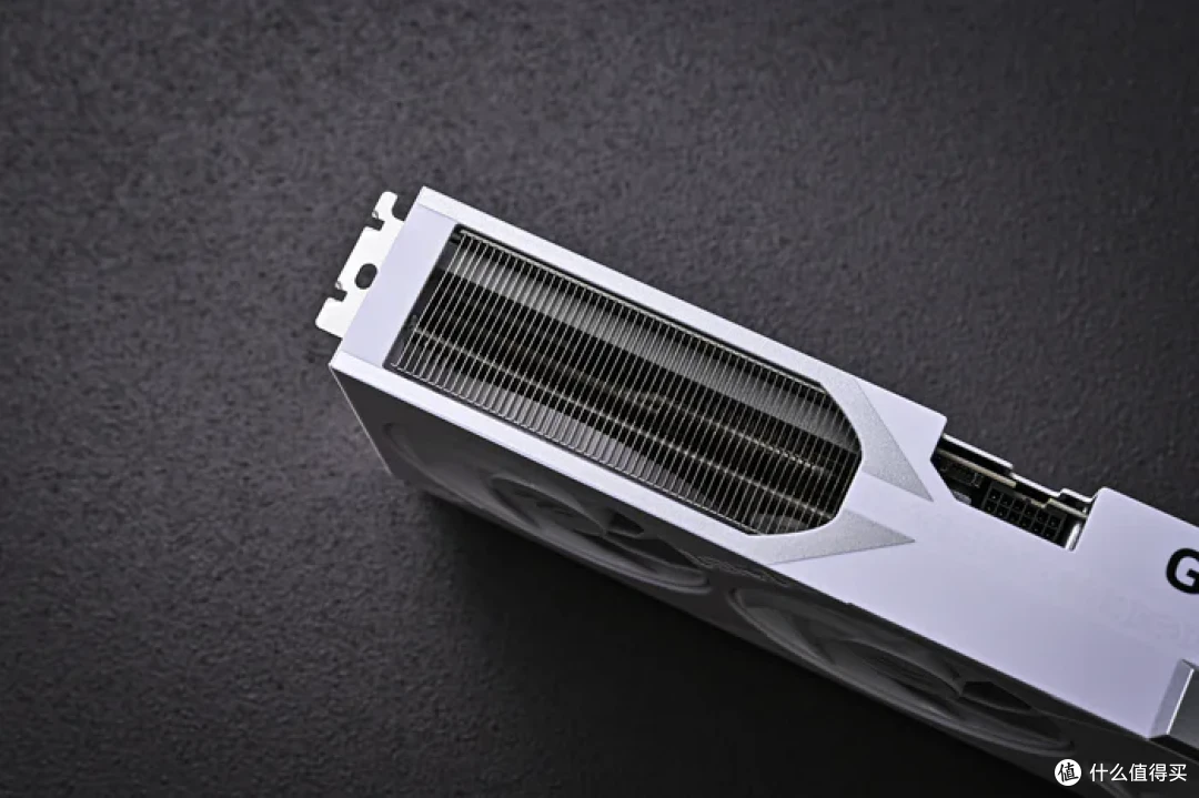 畅玩游戏“刃”我行——影驰 Geforce RTX 5080 圣刃开箱简测