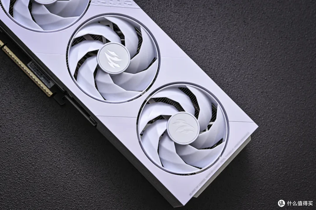 畅玩游戏“刃”我行——影驰 Geforce RTX 5080 圣刃开箱简测
