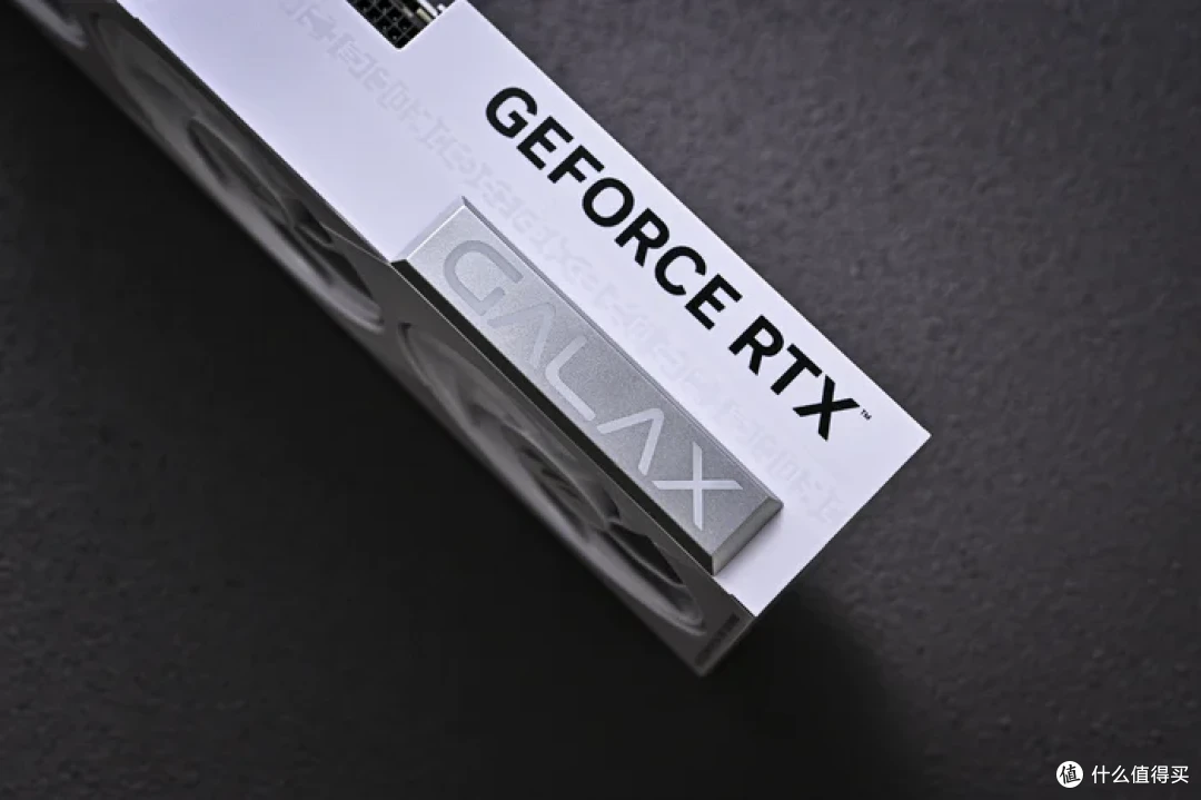 畅玩游戏“刃”我行——影驰 Geforce RTX 5080 圣刃开箱简测