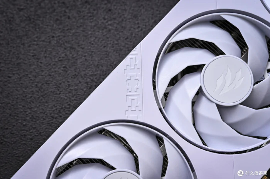 畅玩游戏“刃”我行——影驰 Geforce RTX 5080 圣刃开箱简测