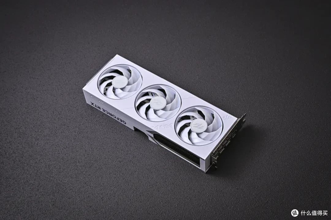 畅玩游戏“刃”我行——影驰 Geforce RTX 5080 圣刃开箱简测