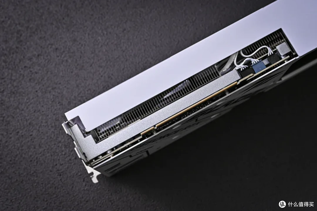 畅玩游戏“刃”我行——影驰 Geforce RTX 5080 圣刃开箱简测