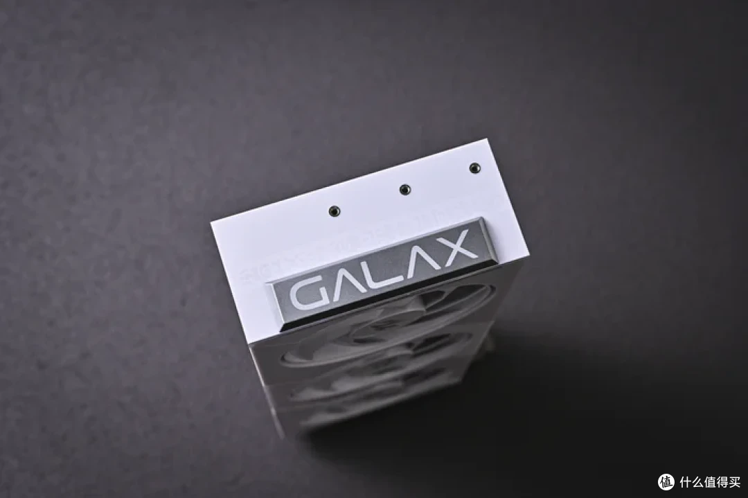 畅玩游戏“刃”我行——影驰 Geforce RTX 5080 圣刃开箱简测