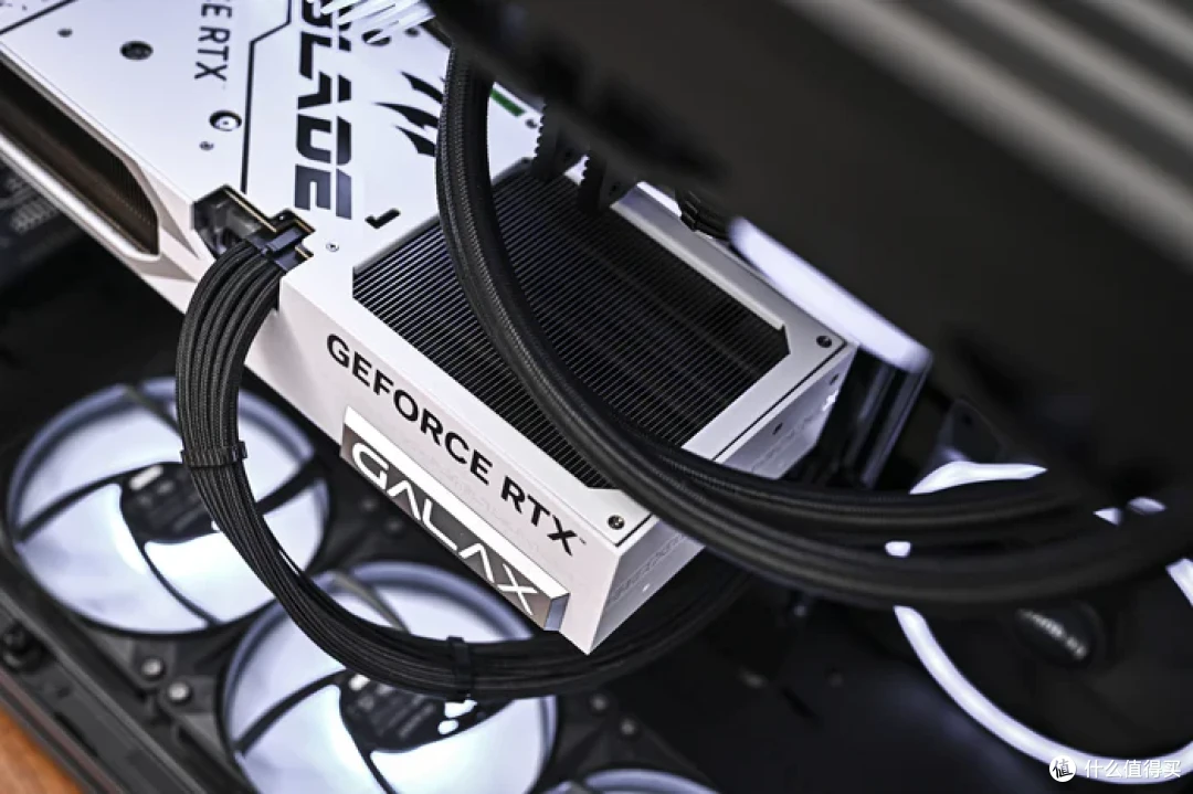 畅玩游戏“刃”我行——影驰 Geforce RTX 5080 圣刃开箱简测