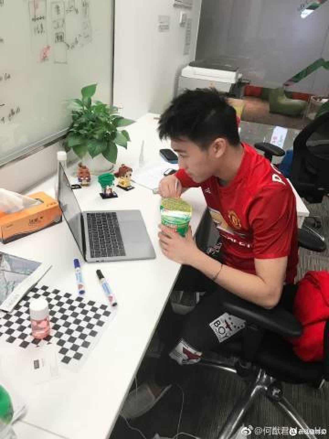 35岁的奚梦瑶,上海复式豪宅内低调生活,网友:太会找老公了