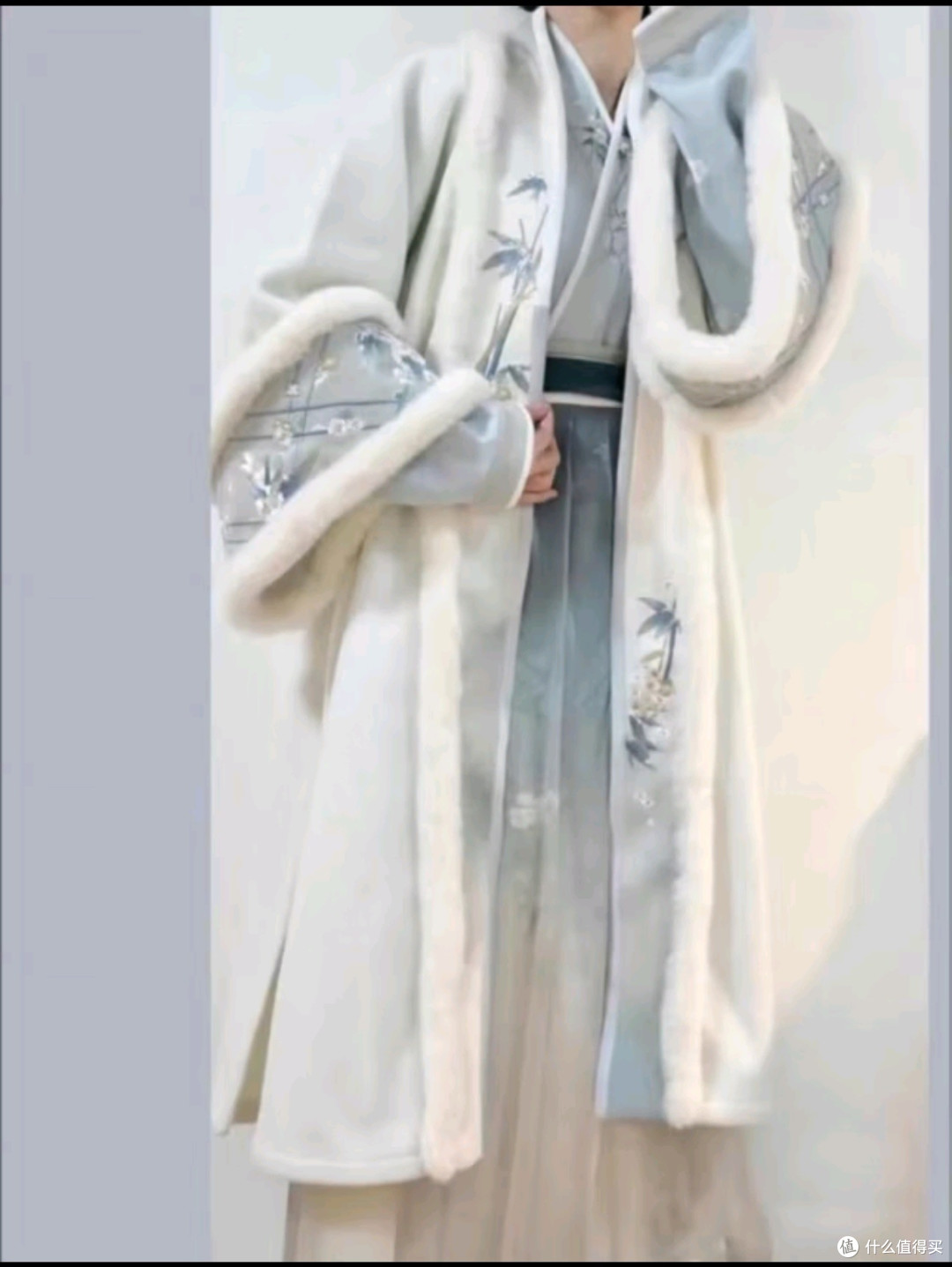 汉服套装:冬日里的温柔战袍,迎新春必备