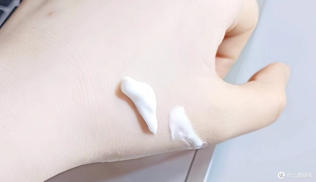 🌟新年焕新,雅芳小黑裙香体乳