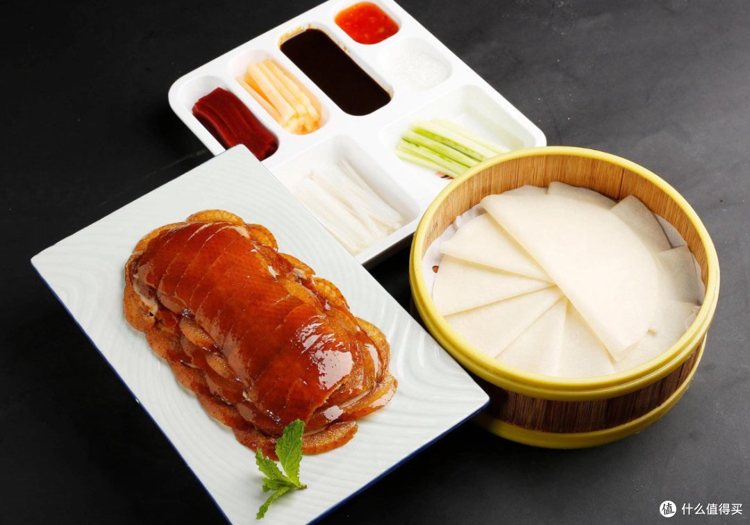 北京烤鸭的独特魅力：历史、制作工艺与美味特点