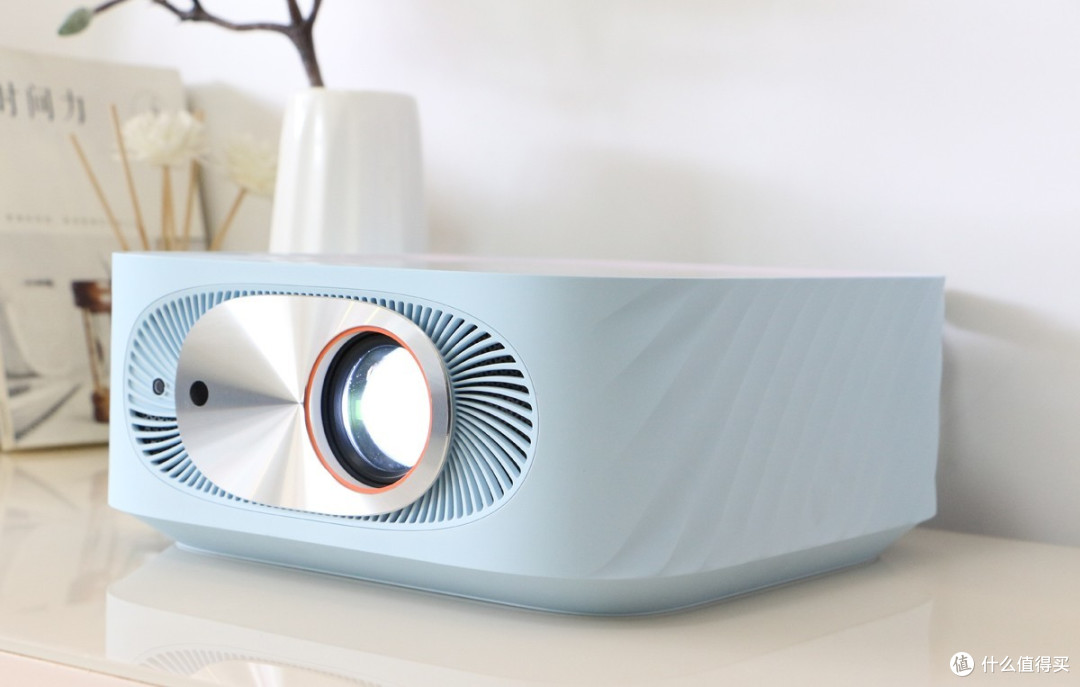 联想小新100投影仪新年体验!无开机广告、千元以内最能打的投影