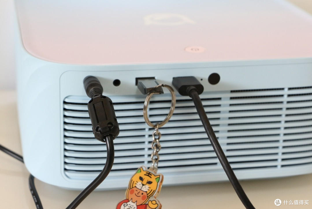 联想小新100投影仪新年体验!无开机广告、千元以内最能打的投影