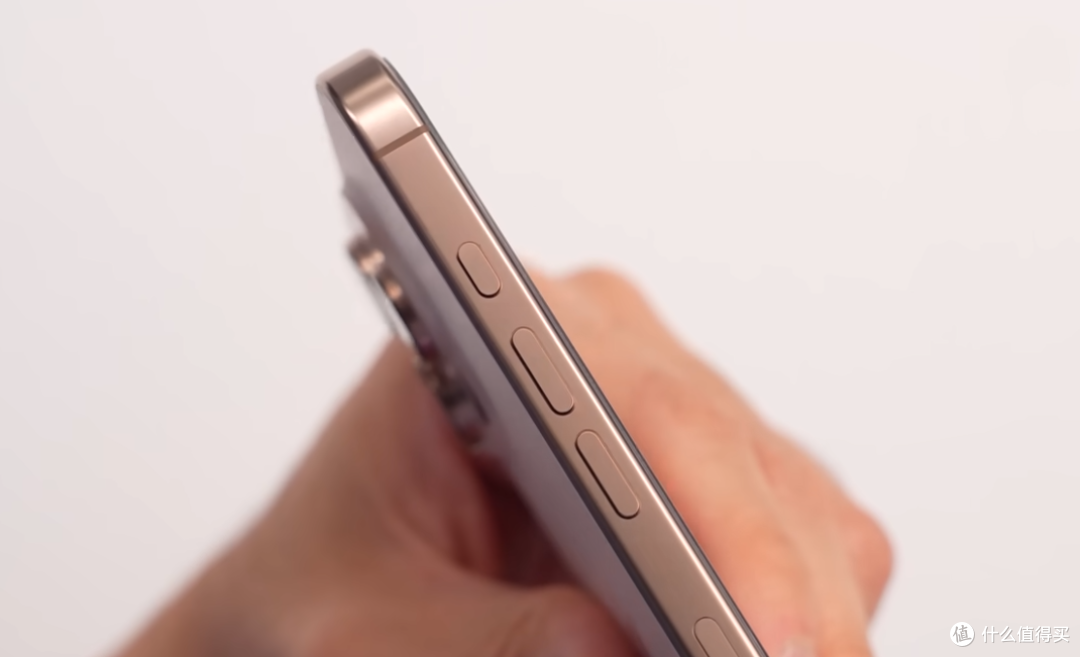 苹果史无前例大降价,iPhone16 Pro Max跌价1700元,售价更亲民了
