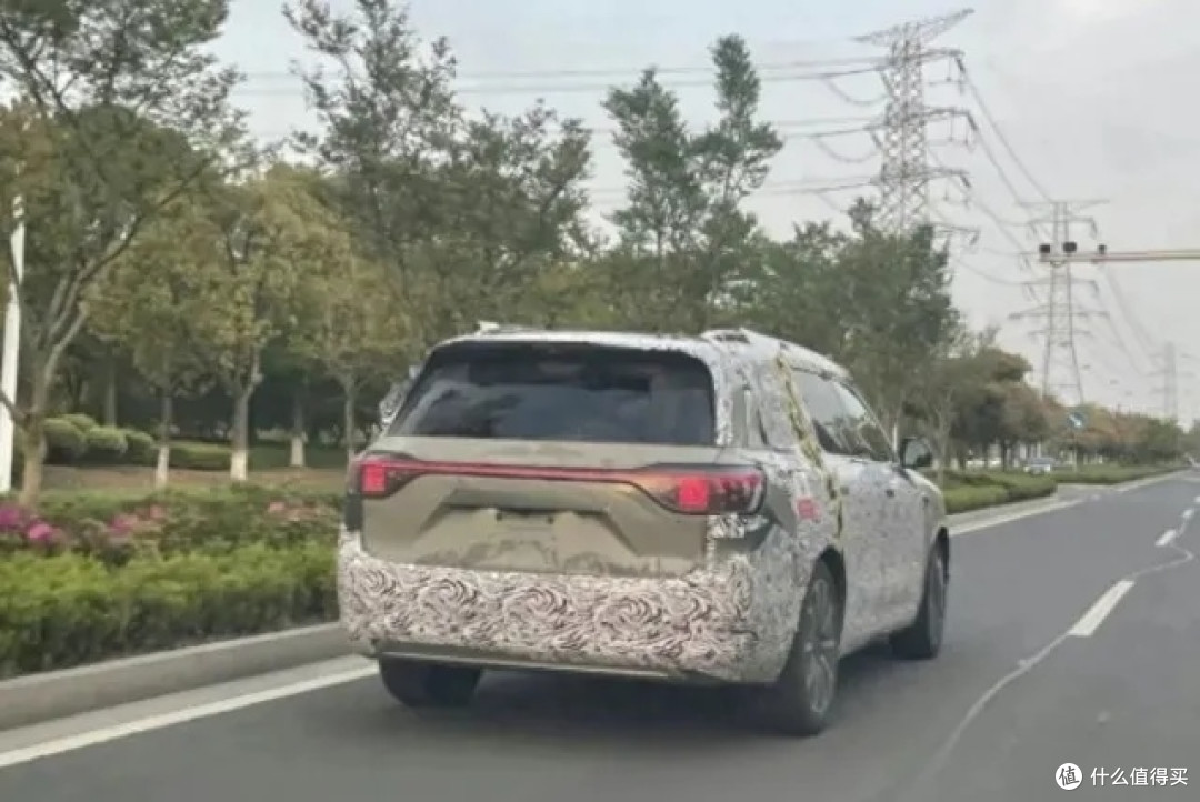 问界M8:动感设计与高科技智能的完美融合