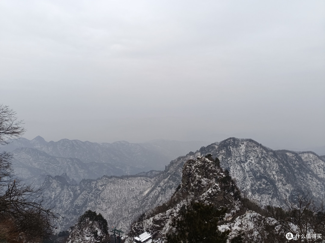雪域山峦间的旅行和静心观光