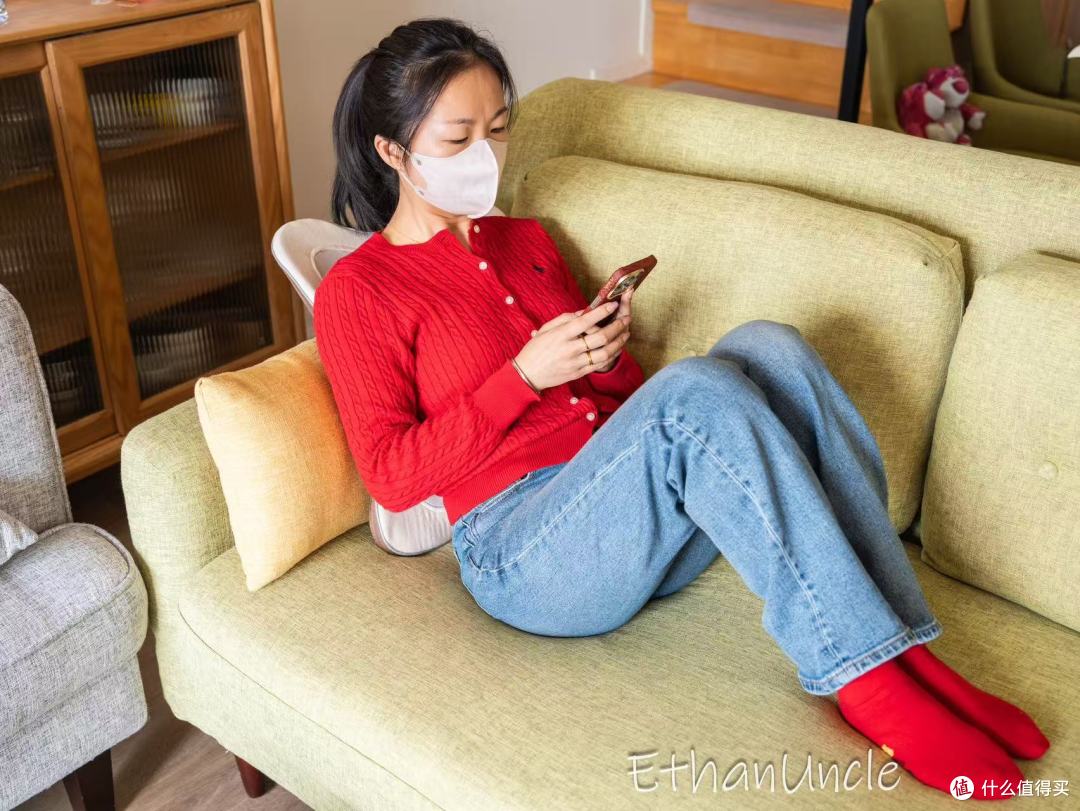 一台被全家抢着用的按摩仪,让我明白中年人的快乐有多简单