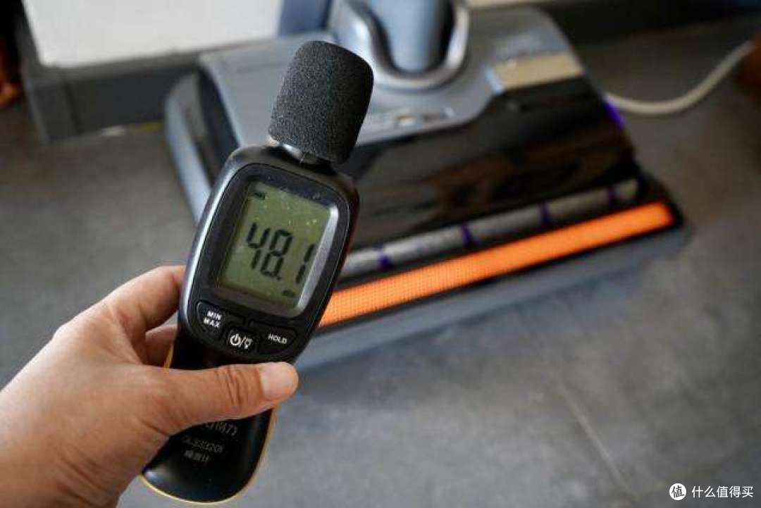 （它烘干时，声音几乎微不可闻，差不多就是读书馆阅读时的感受）