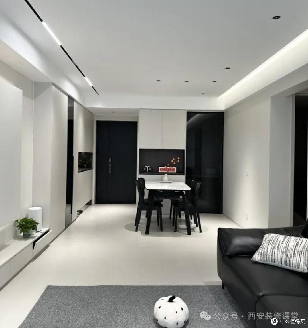 进门口是餐厅,餐桌怎么摆实用兼顾好看?