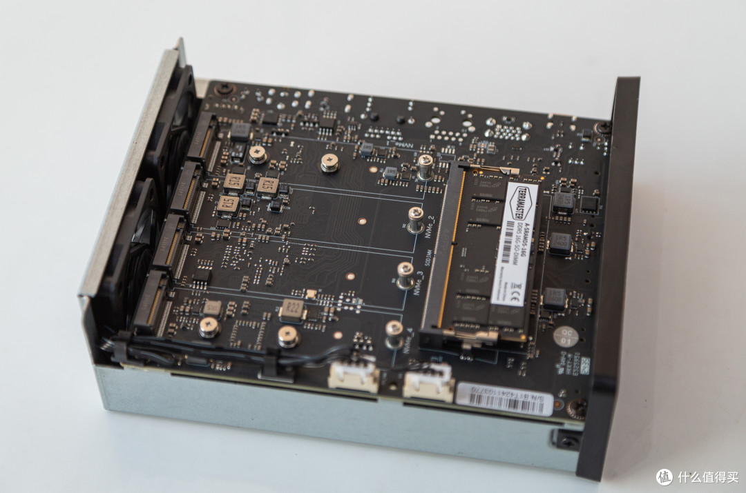 8盘位固态齐聚！铁威马F8 SSD PLUS开启存储新境界