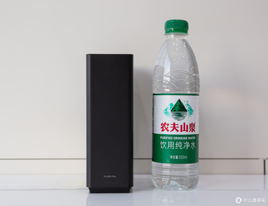 8盘位固态齐聚！铁威马F8 SSD PLUS开启存储新境界