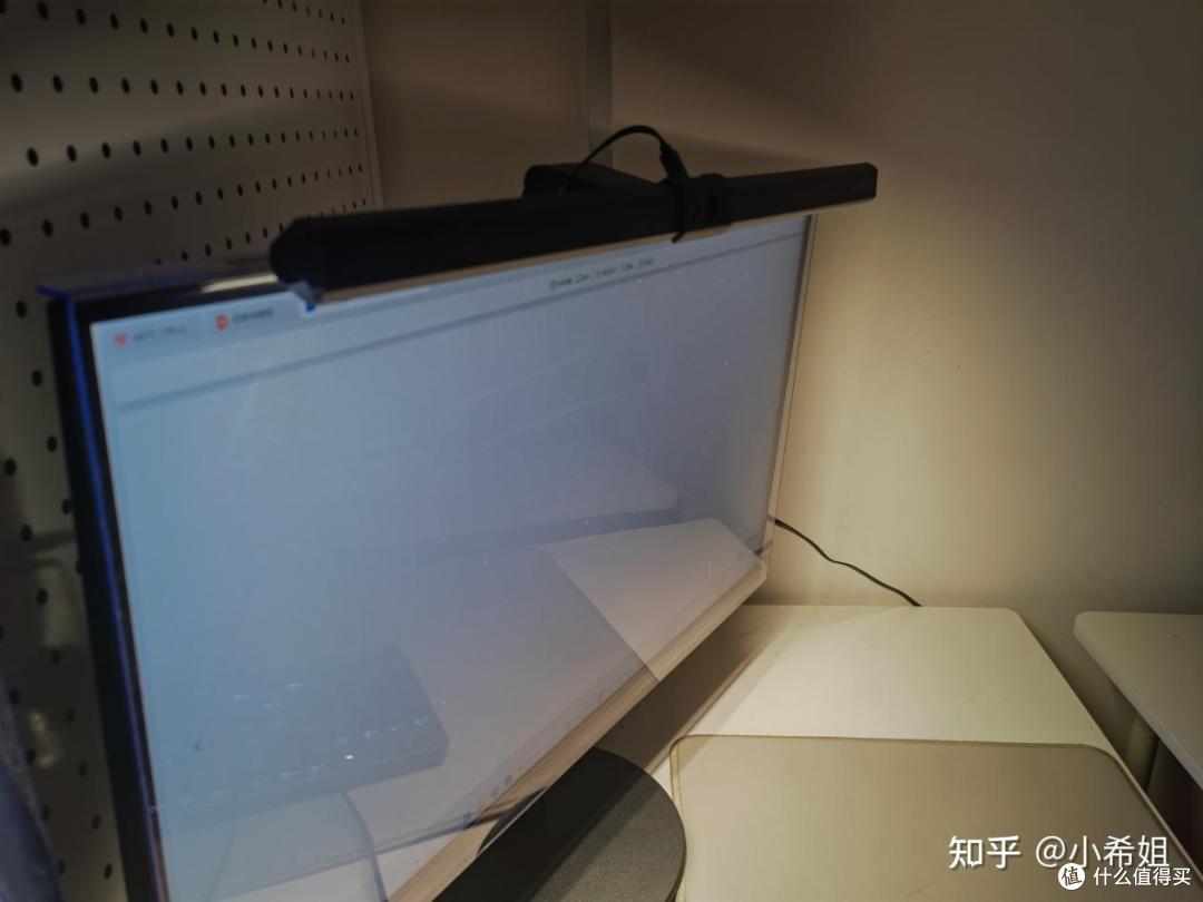 书客SKR1屏幕挂灯:深夜工作党的护眼神器,屏幕挂灯的「天花板」
