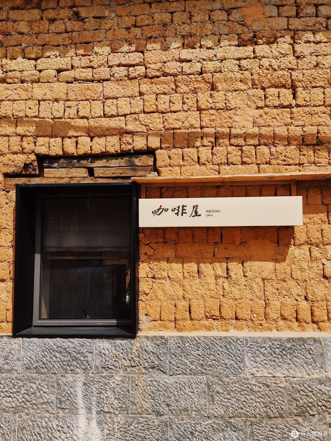 离昆明市区四十分钟左右车程，滇池边观音山下有座古老的白族村落
