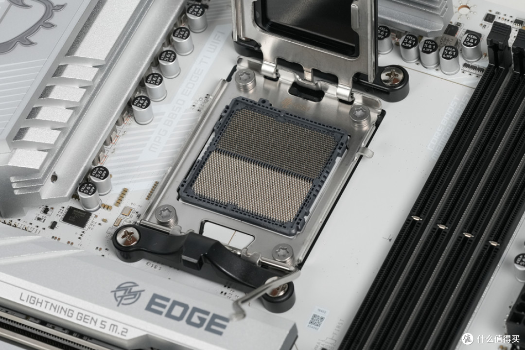 白色美学与性能的完美平衡 —— 微星MPG B850 EDGE Ti 开箱分享