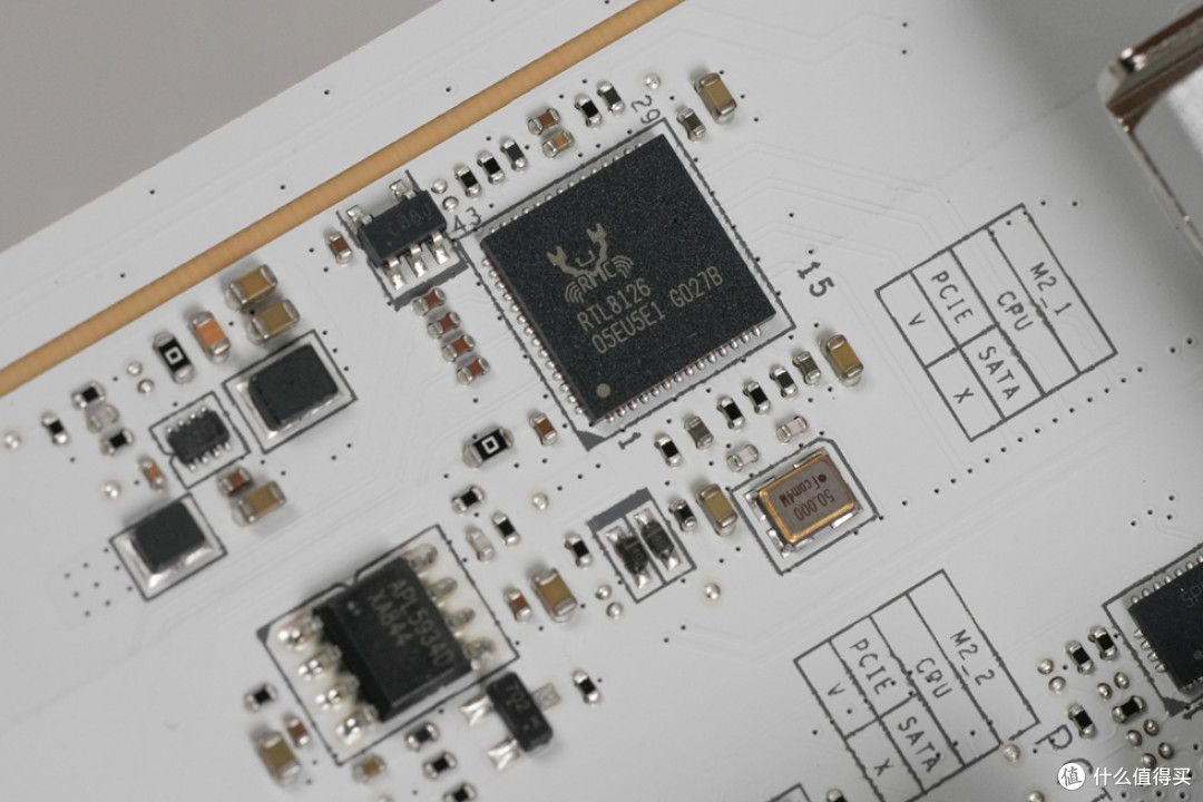 白色美学与性能的完美平衡 —— 微星MPG B850 EDGE Ti 开箱分享