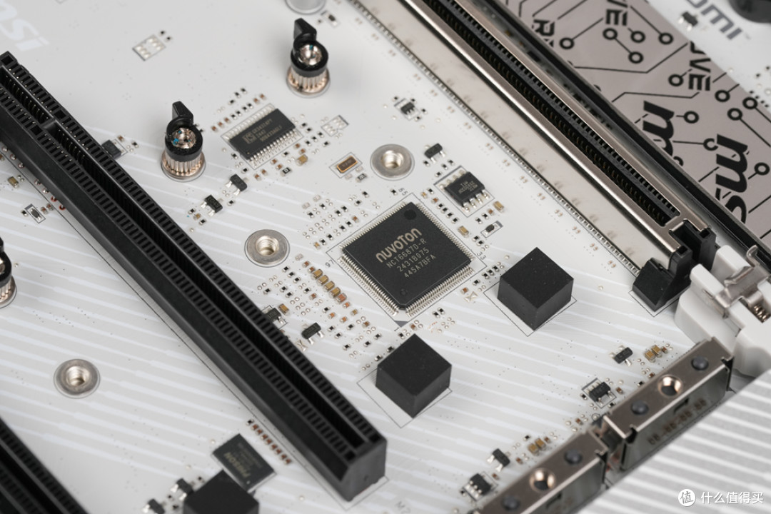 白色美学与性能的完美平衡 —— 微星MPG B850 EDGE Ti 开箱分享