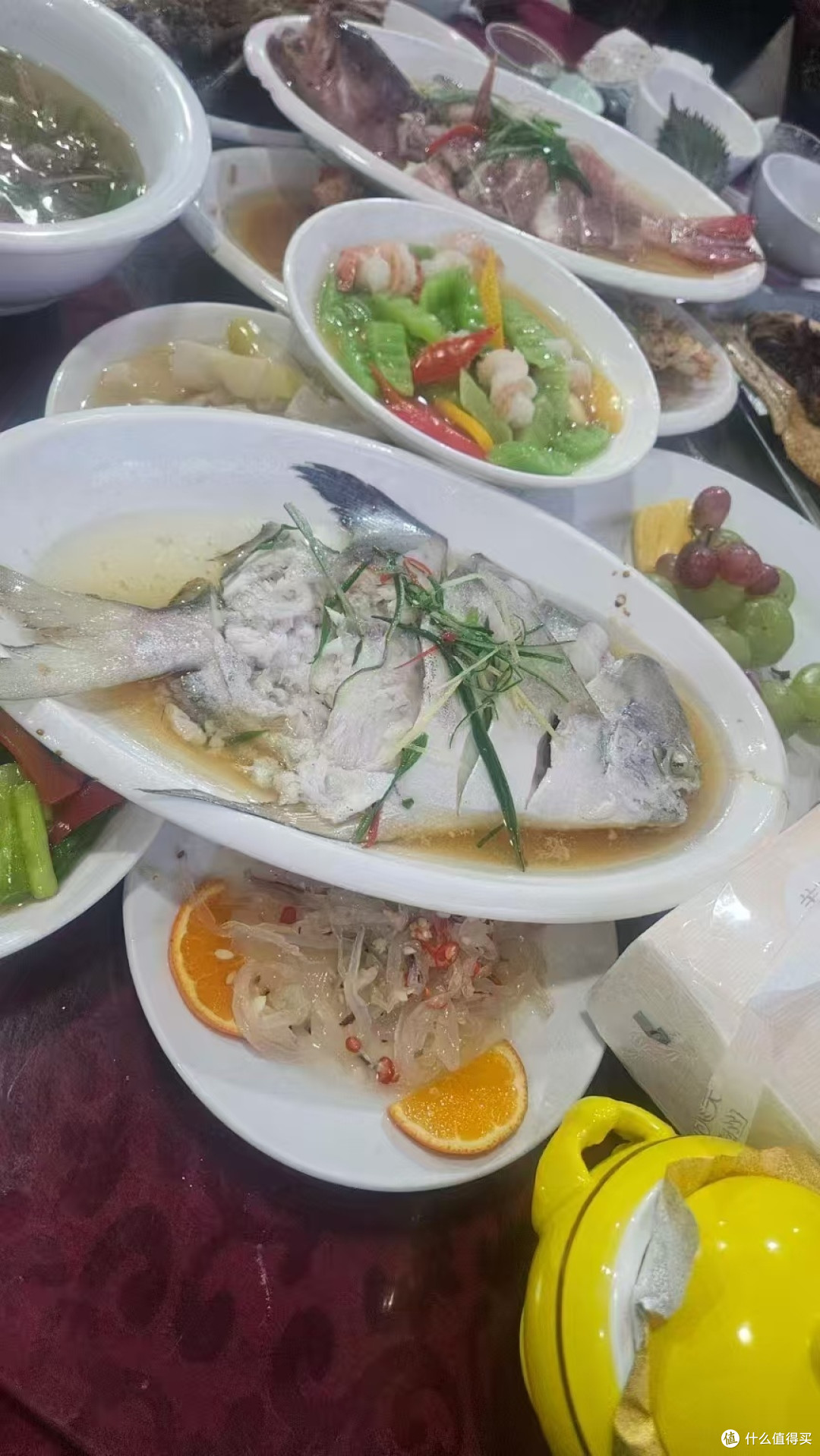 看看这一桌子的海鲜，能吃不胖吗？