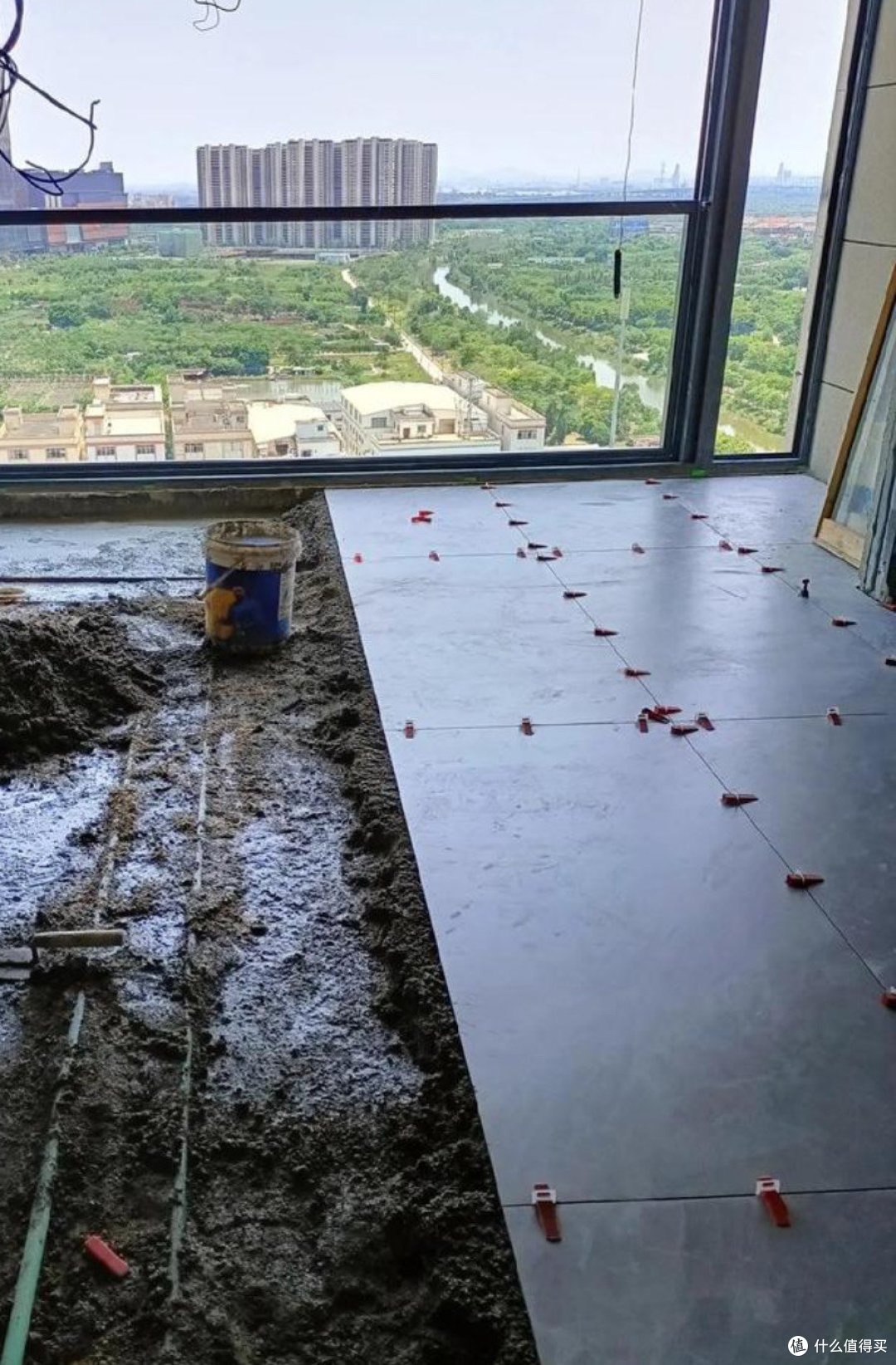 地板砖铺贴全攻略:方法、步骤、注意事项及避坑指南