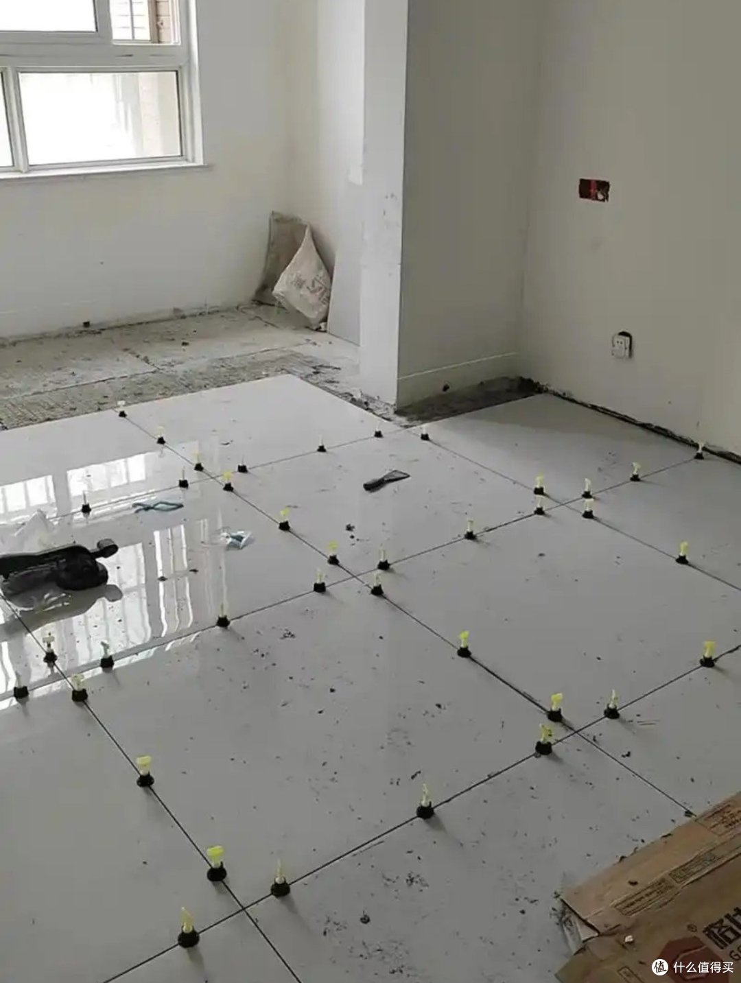 地板砖铺贴全攻略:方法、步骤、注意事项及避坑指南