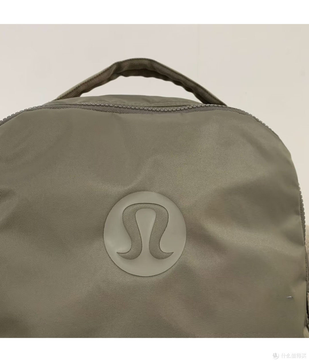 哇!这个双肩包也太好看了吧!