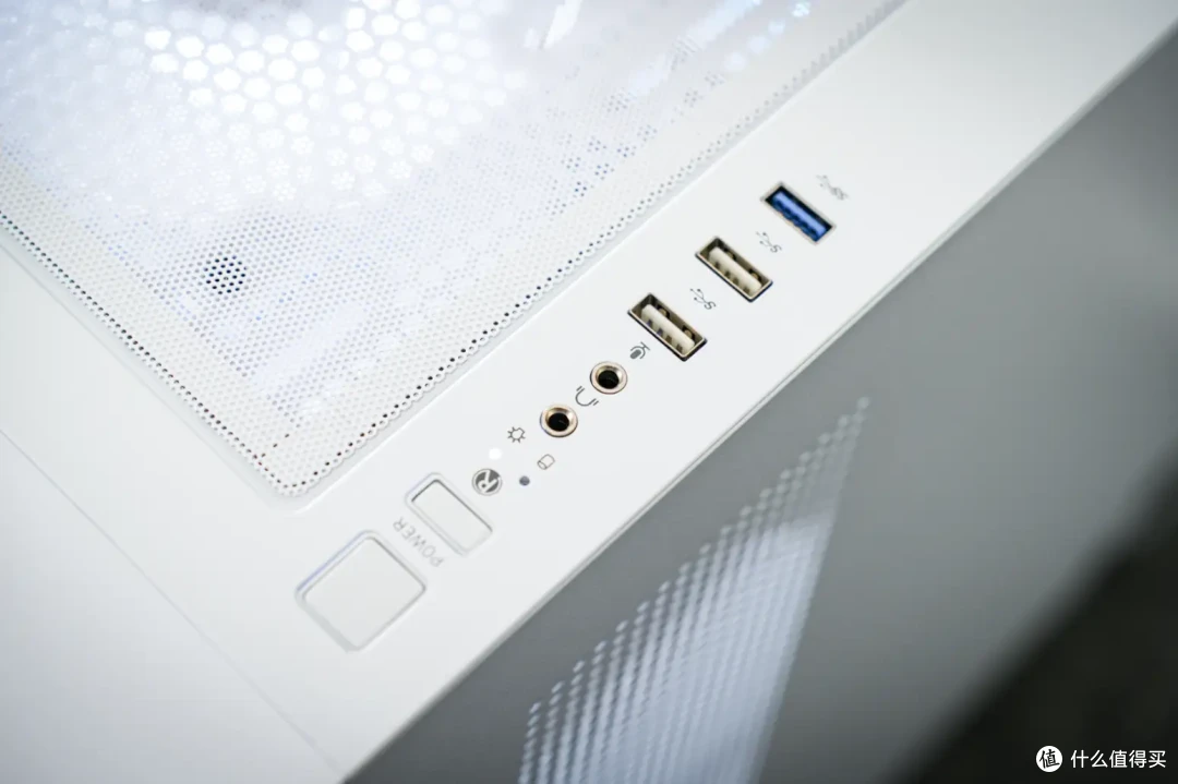 i7处理器+RTX4060台式机才5000出头?微星宙斯盾S上手体验