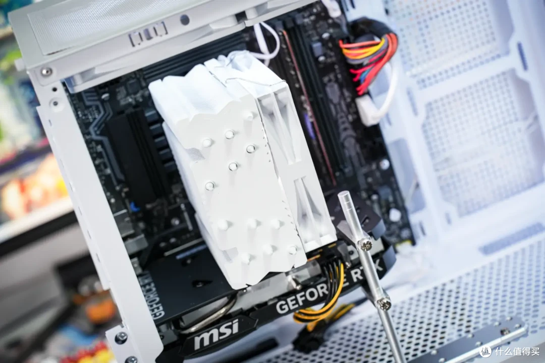 i7处理器+RTX4060台式机才5000出头?微星宙斯盾S上手体验