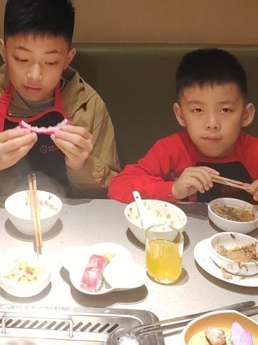 孩子过年吃撑了!睡觉若有这些小动作,可能是脾胃受伤的信号