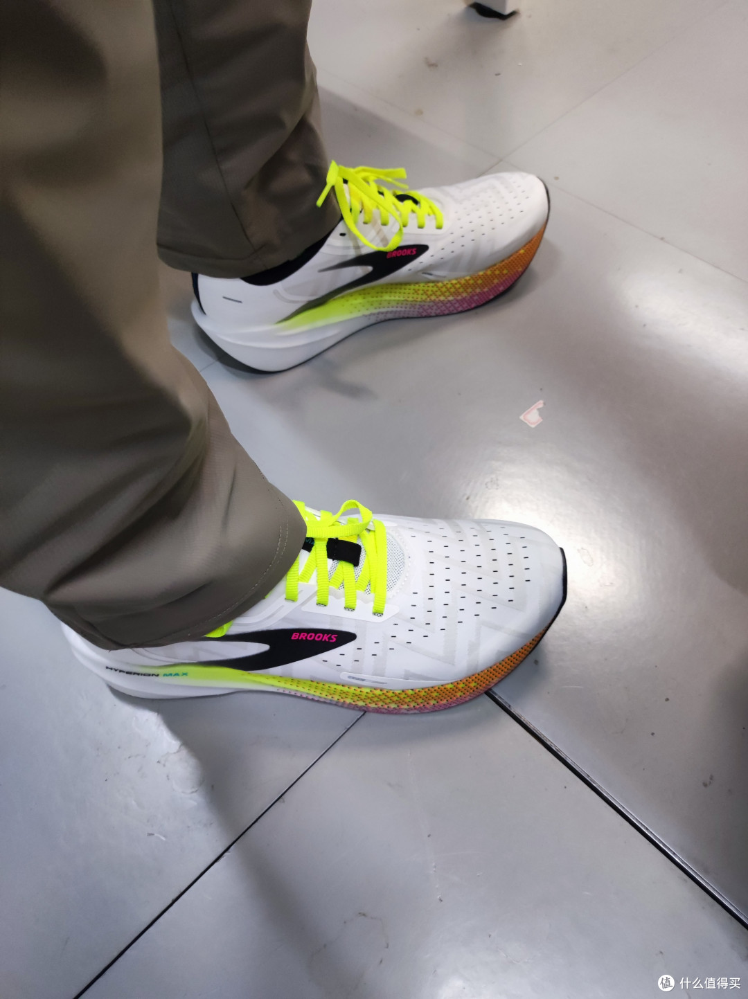 布鲁克斯超轻跑鞋——Hyperion Max烈风