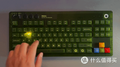 复古与科技的碰撞!八位堂Retro87 X版绿透机械键盘深度体验
