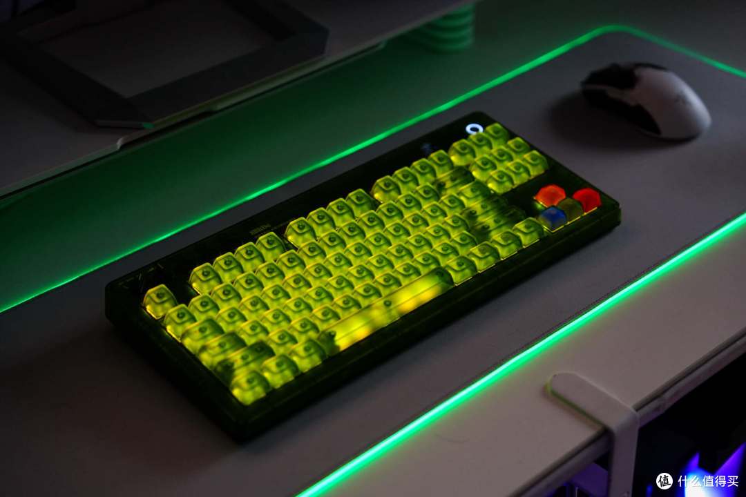 复古与科技的碰撞!八位堂Retro87 X版绿透机械键盘深度体验