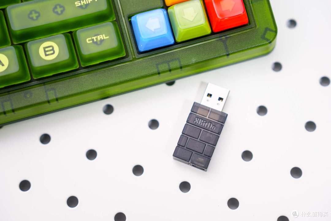 复古与科技的碰撞!八位堂Retro87 X版绿透机械键盘深度体验