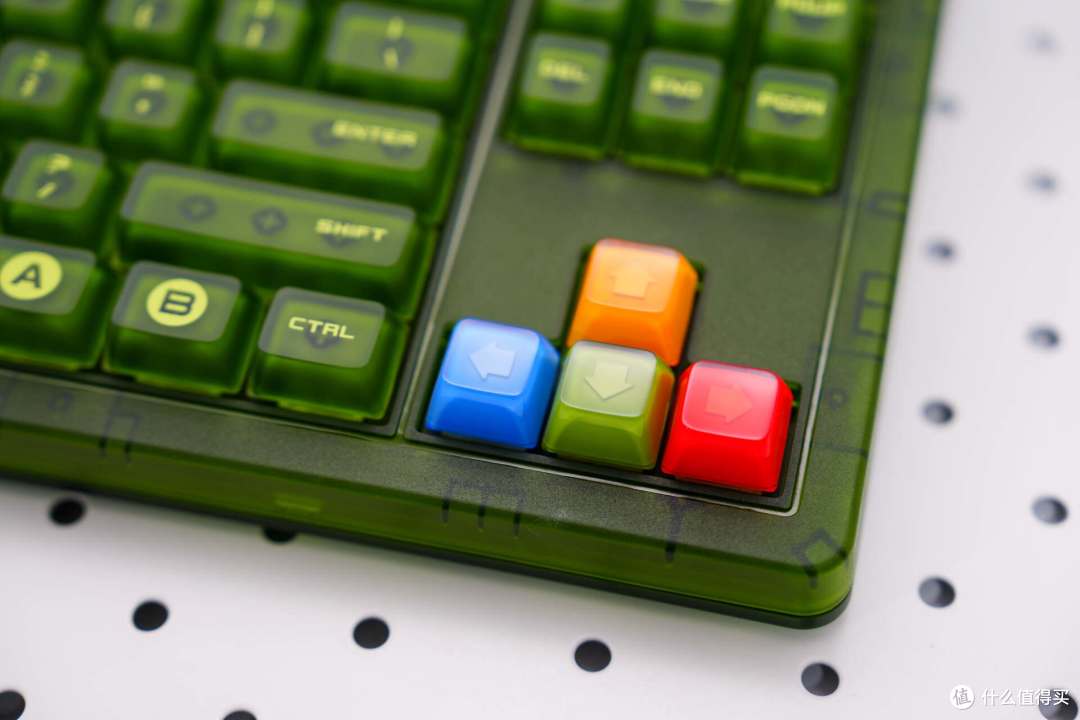 复古与科技的碰撞!八位堂Retro87 X版绿透机械键盘深度体验