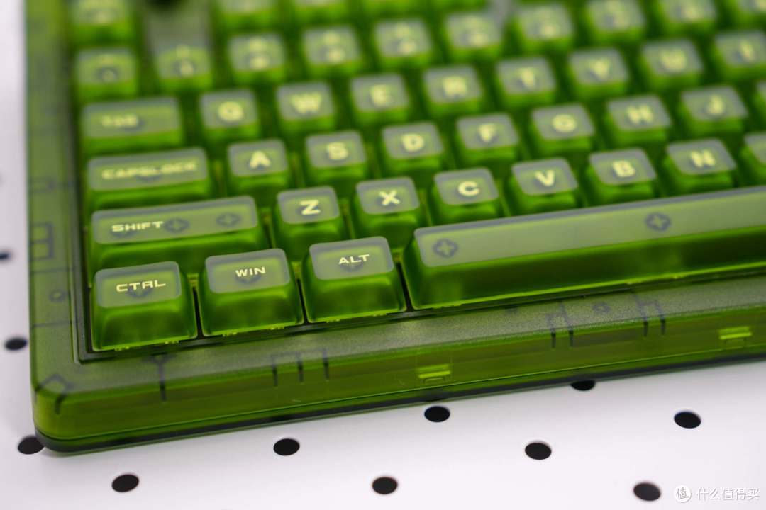 复古与科技的碰撞!八位堂Retro87 X版绿透机械键盘深度体验
