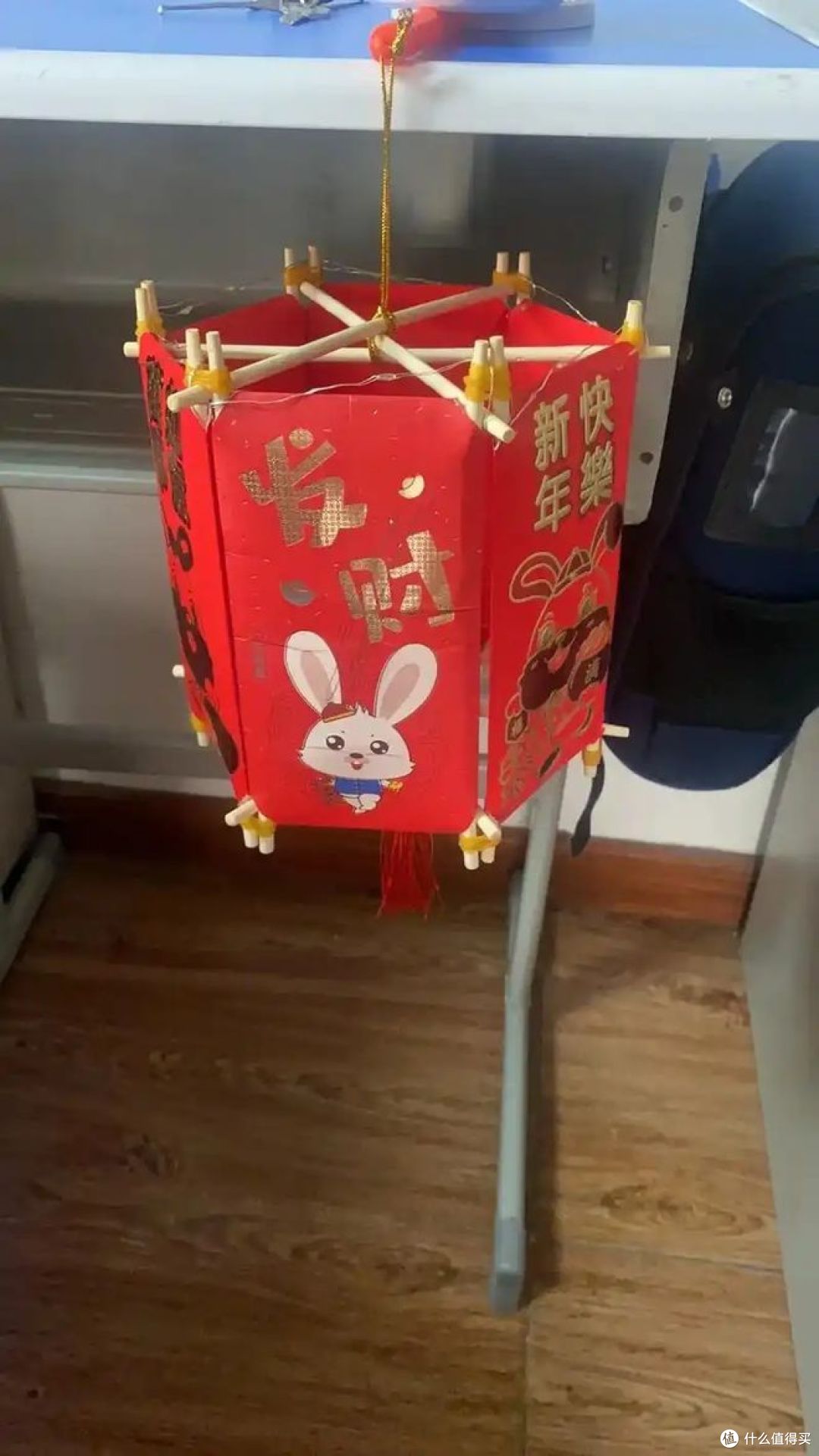 元宵节灯笼怎么制作的？脑洞大开的瓶子盖灯笼了，你见过吗？