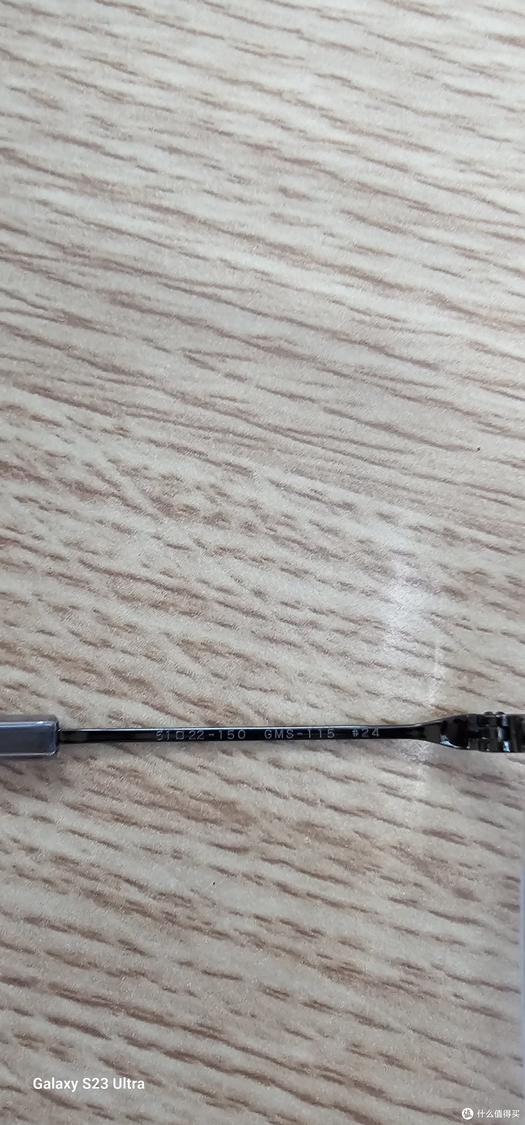 图八  换货后的左侧镜腿上部